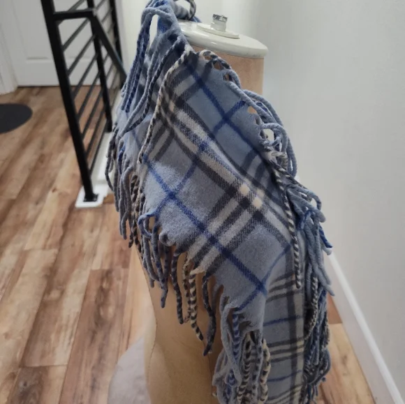 Authentic Burberry Cashmere Wrap - Picture 9 of 11